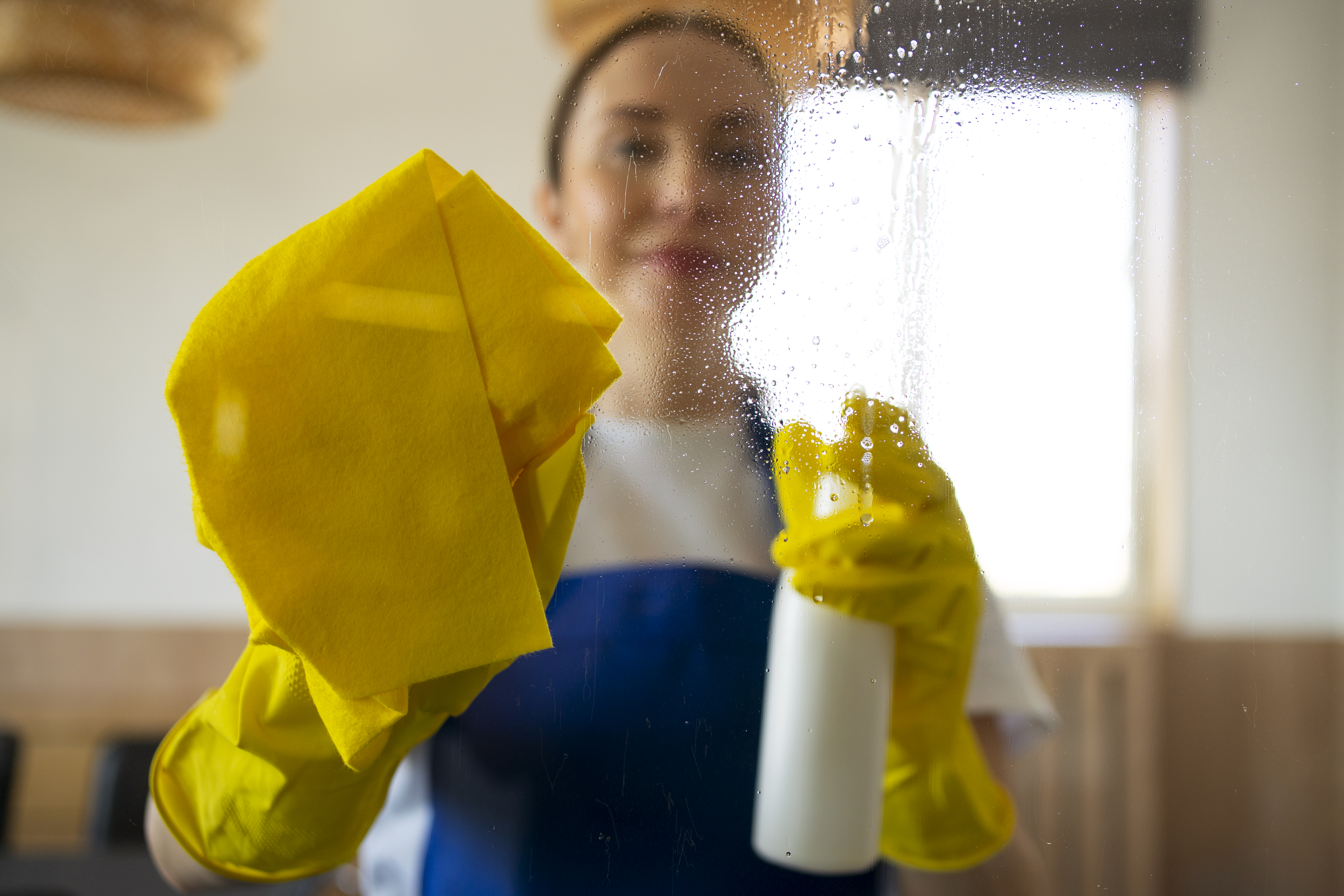 Servicio de limpieza de cristales para oficinas en México